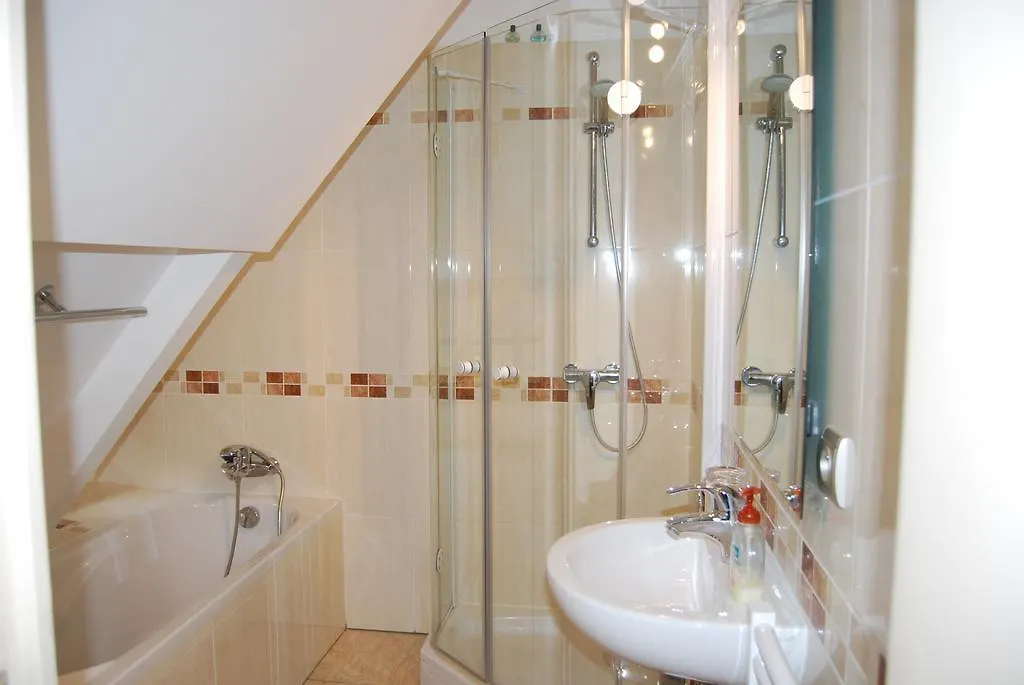 Luxury Brittany Cottages & Heated Pool Languidic
